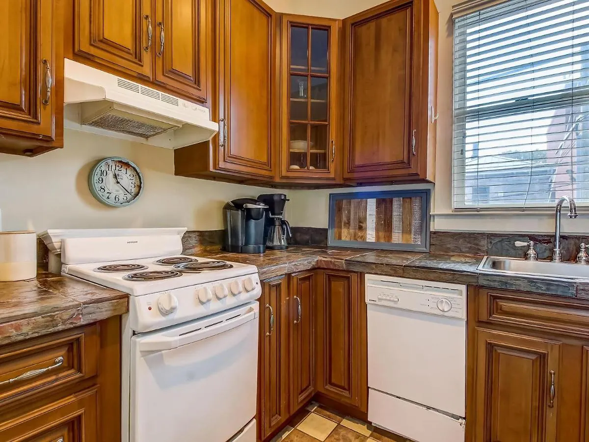 Thrive On Perry Villa Savannah